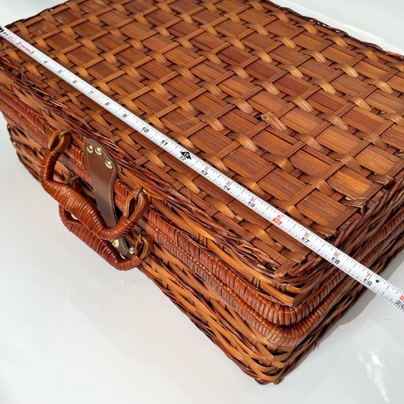 Vintage Linens and Things On the Beach Wicker Picnic Basket - Picture 12 of 16